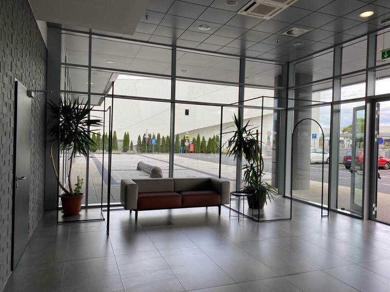 Pemo Centar Entrance Sitting
